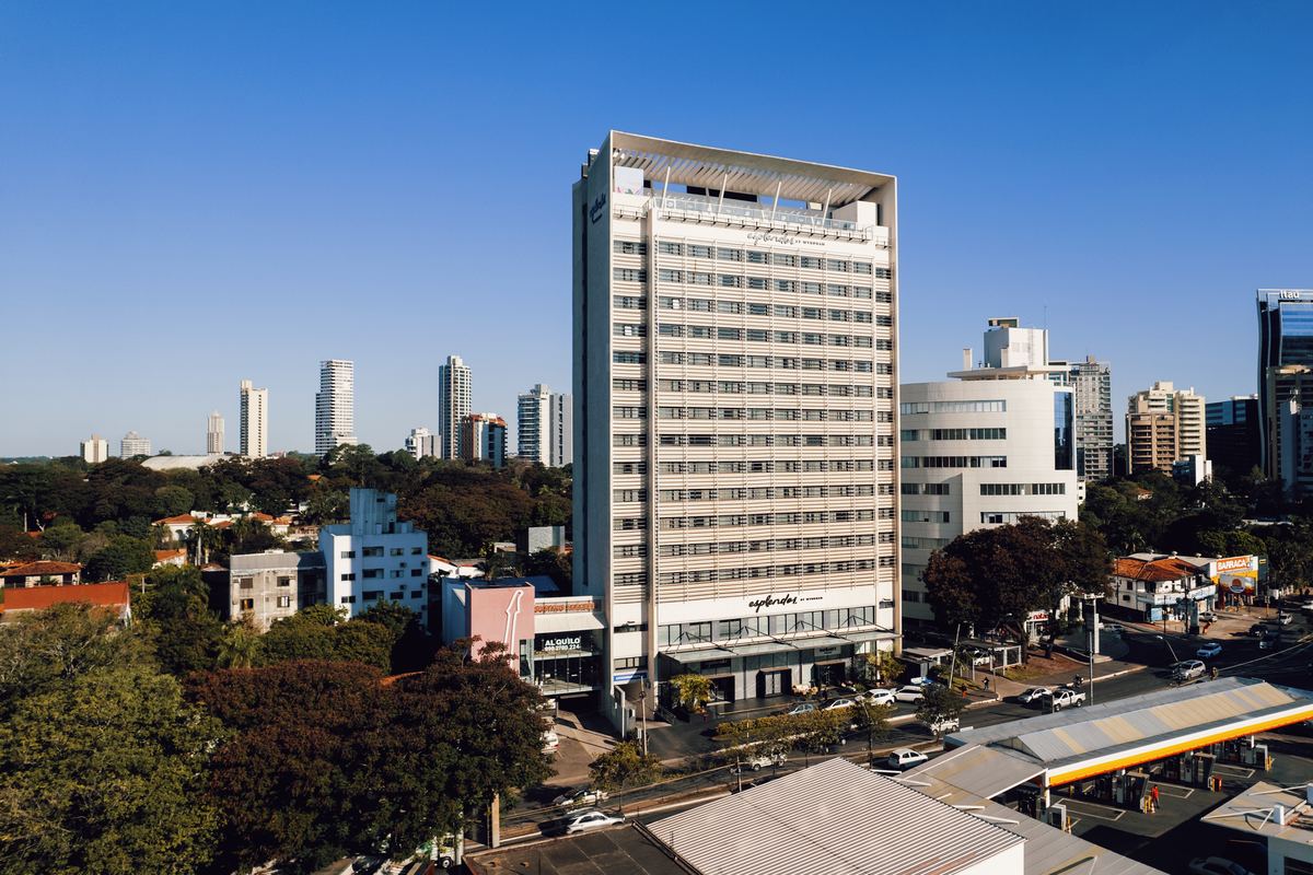 Fachada del Hotel Esplendor by Wyndham Asunción